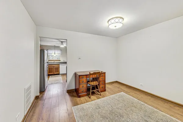 $2,100 | 120 East Winchester Road, Unit D, Libertyville, IL 60048