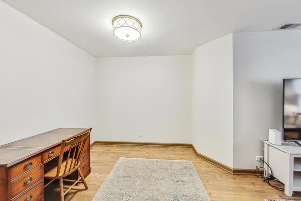 $2,100 | 120 East Winchester Road, Unit D, Libertyville, IL 60048