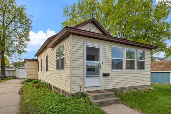 $185,000 | 975 West 2nd Street, Winona, MN 55987