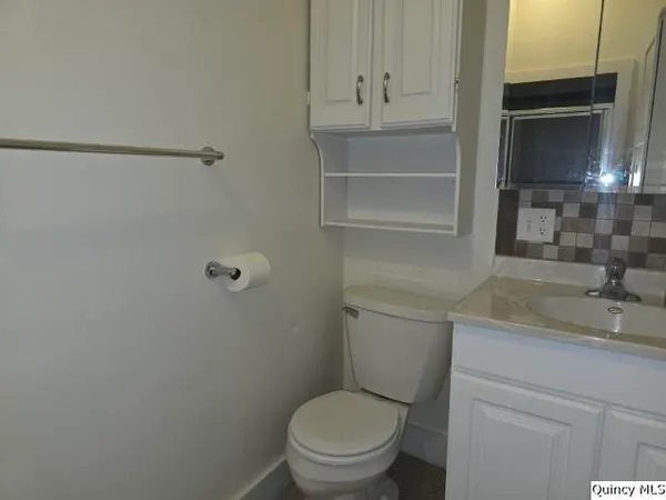 $95,000 | 405 East Main Street, La Harpe, IL 61450