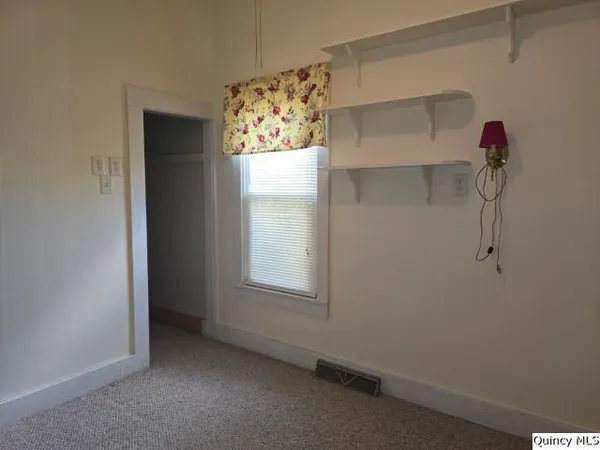 $95,000 | 405 East Main Street, La Harpe, IL 61450