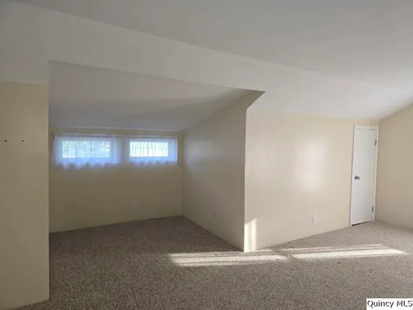 $95,000 | 405 East Main Street, La Harpe, IL 61450