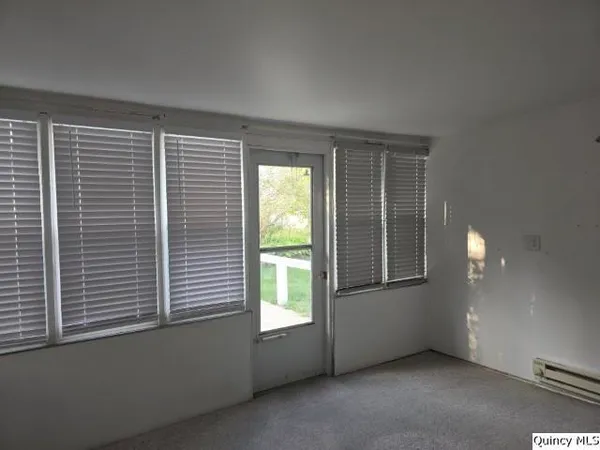 $95,000 | 405 East Main Street, La Harpe, IL 61450