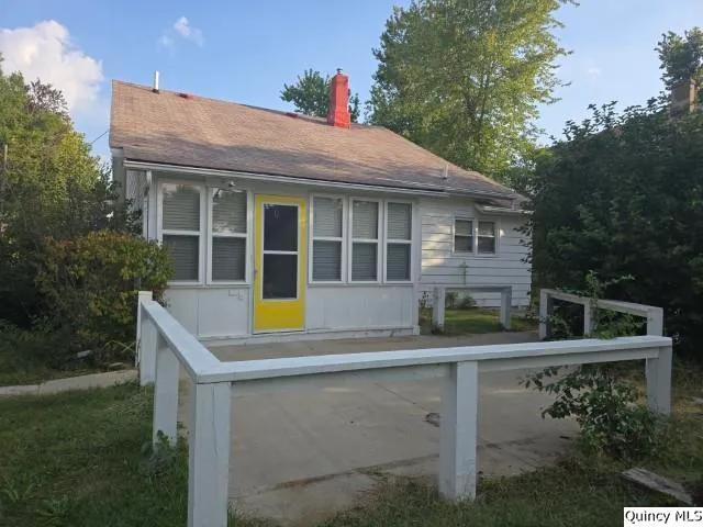 $99,000 | 405 East Main Street, La Harpe, IL 61450