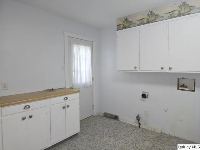 $99,000 | 405 East Main Street, La Harpe, IL 61450