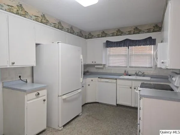 $95,000 | 405 East Main Street, La Harpe, IL 61450