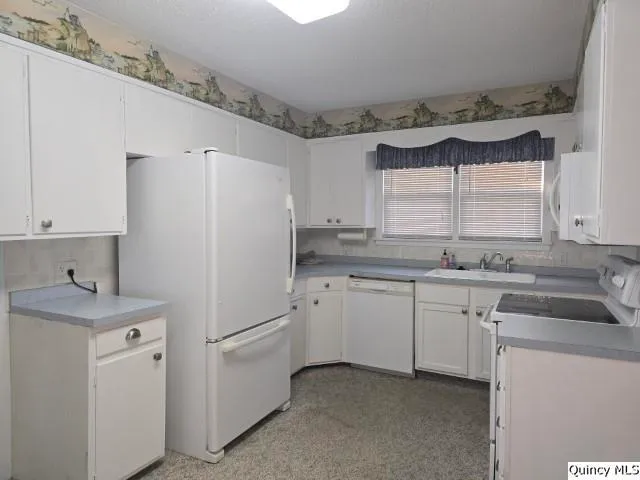 $99,000 | 405 East Main Street, La Harpe, IL 61450