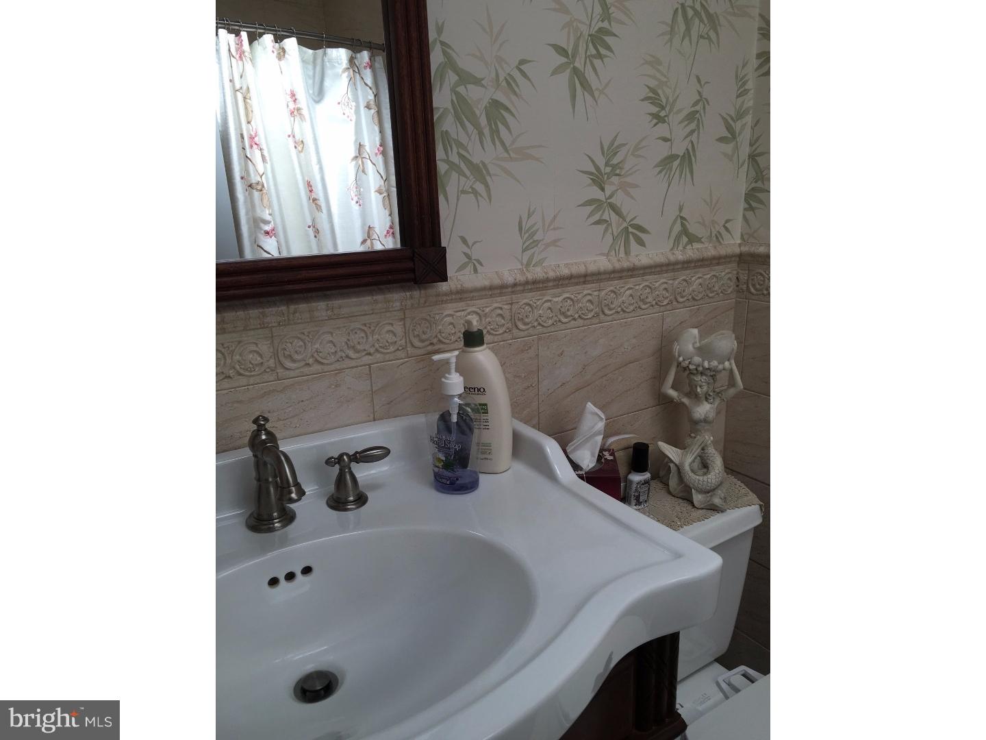 1118 Plane Road Philadelphia, PA 19115 - Photo 11 of 21 Bathroom