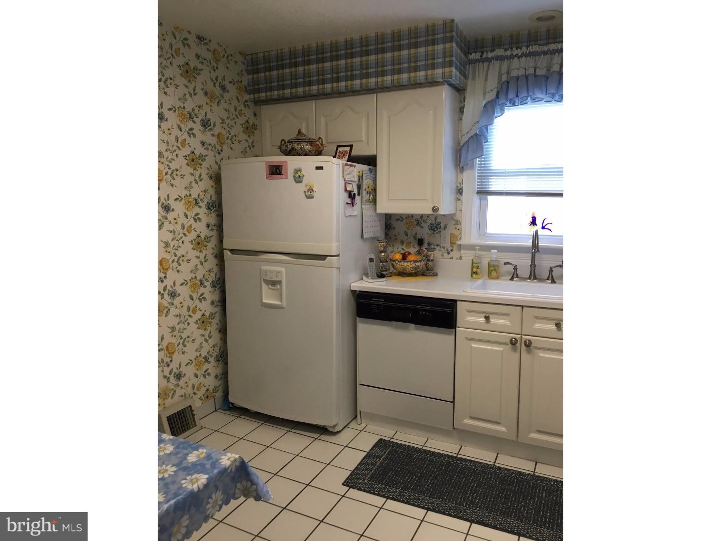 1118 Plane Road Philadelphia, PA 19115 - Photo 9 of 21 Kitchen