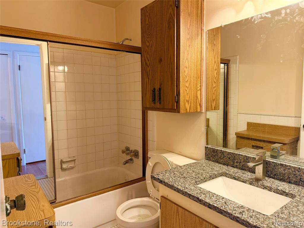 8401 18 18 Mile Road, Unit 196 Sterling Heights, MI 48313 - Photo 13 of 16