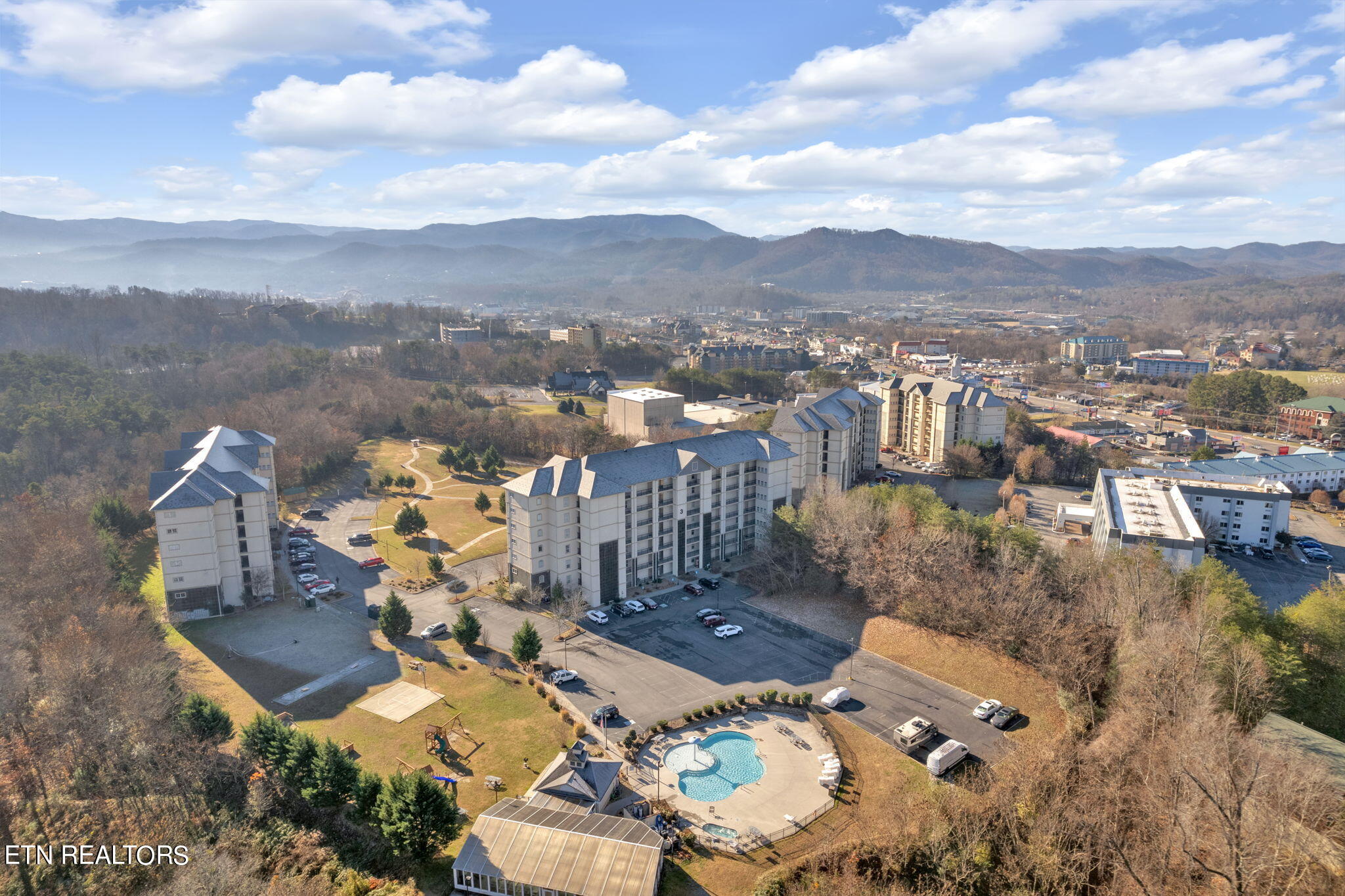 124 Plaza Drive, Unit 3704 Pigeon Forge, TN 37863 - Photo 33 of 38 33-web-or-mls-DJI_0154