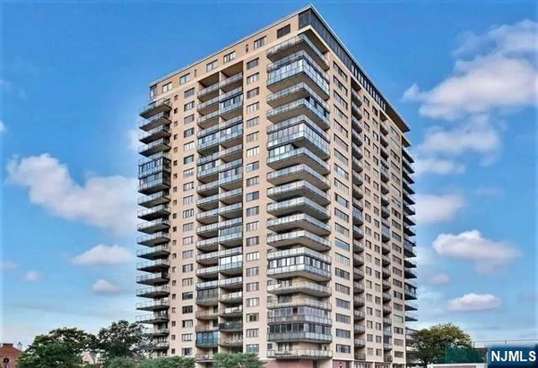$2,550 | 1203 River Road, Unit 17M, Edgewater, NJ 07020