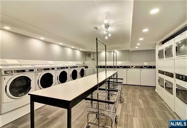 $2,550 | 1203 River Road, Unit 17M, Edgewater, NJ 07020