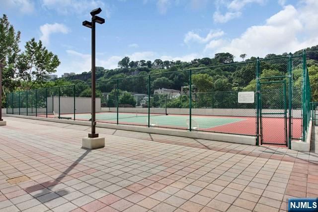 1203 River Road, Unit 17M Edgewater, NJ 07020 - Photo 16 of 19