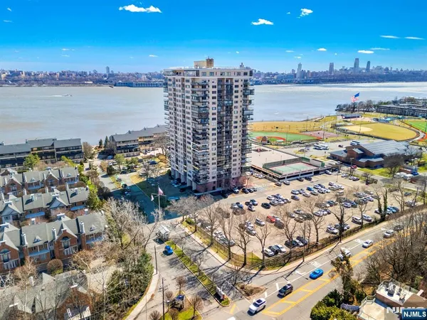 $2,550 | 1203 River Road, Unit 17M, Edgewater, NJ 07020