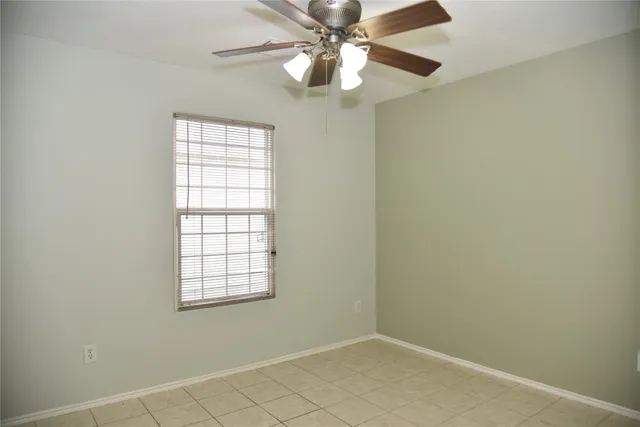 $1,900 | 10406 Sutter Glen Lane, Houston, TX 77075