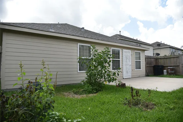 $1,900 | 10406 Sutter Glen Lane, Houston, TX 77075