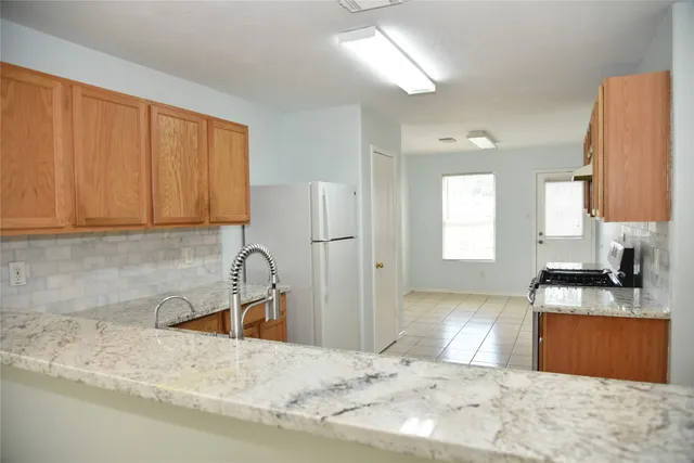 $1,900 | 10406 Sutter Glen Lane, Houston, TX 77075