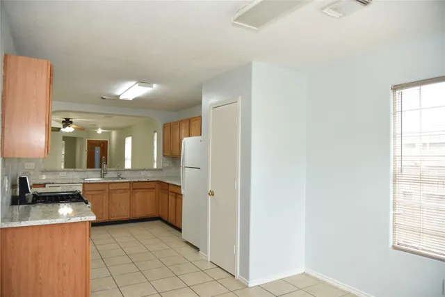 $1,900 | 10406 Sutter Glen Lane, Houston, TX 77075