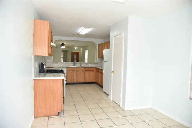 $1,900 | 10406 Sutter Glen Lane, Houston, TX 77075