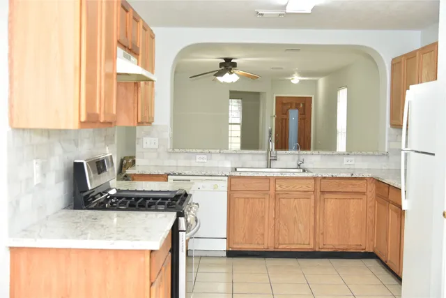 $1,900 | 10406 Sutter Glen Lane, Houston, TX 77075