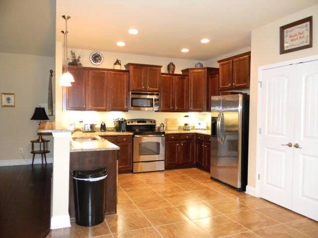147 Hawthorne Circle Fairhope, AL 36532 - Photo 10 of 38 Large Roomy Kitchen