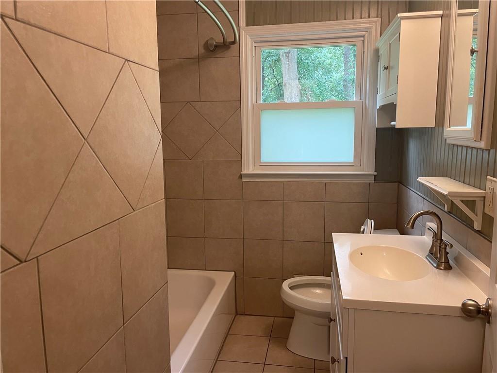 4260 South Lakeshore Drive, Unit RIGHT Acworth, GA 30101 - Photo 7 of 12