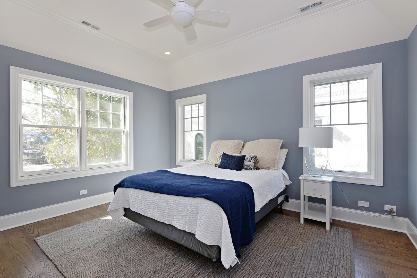 1003 Westmoor Road Winnetka, IL 60093 - Photo 18 of 38 a spacious bedroom with a bed and a window