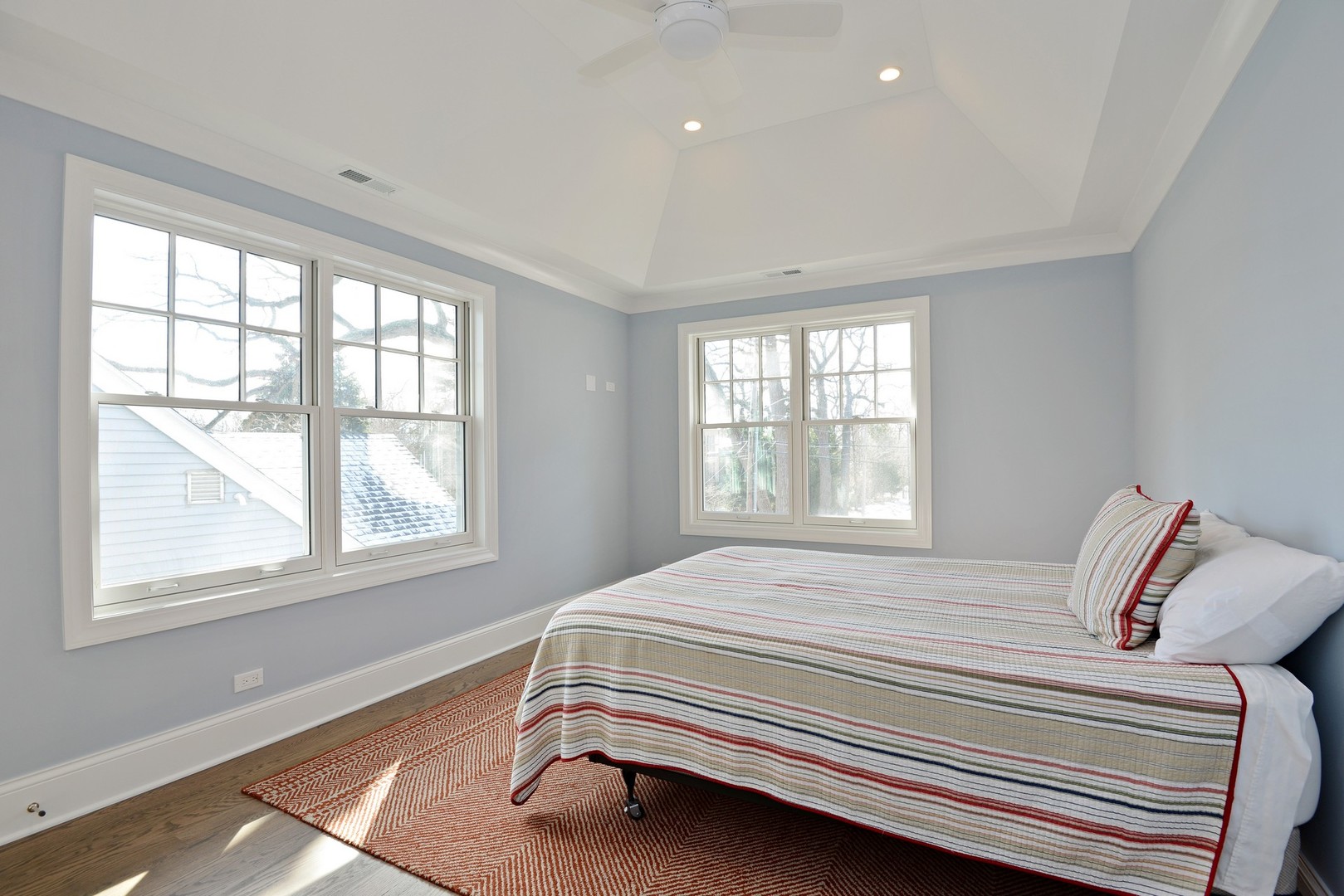1003 Westmoor Road Winnetka, IL 60093 - Photo 19 of 38 a bedroom with a bed and a window
