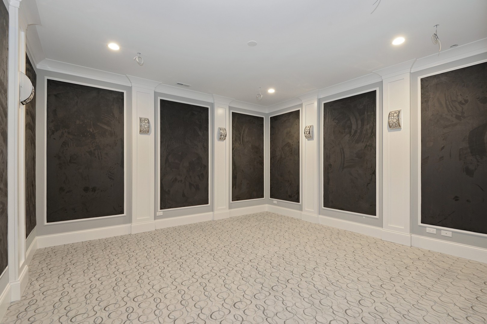 1003 Westmoor Road Winnetka, IL 60093 - Photo 27 of 38 a view of an empty room