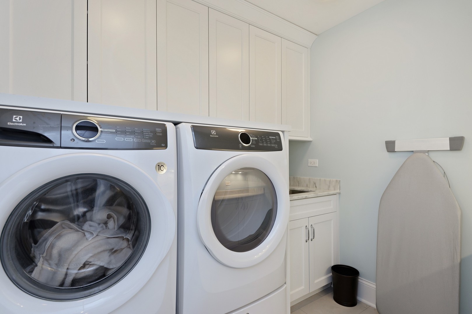 1003 Westmoor Road Winnetka, IL 60093 - Photo 31 of 38 a utility room with dryer and washer