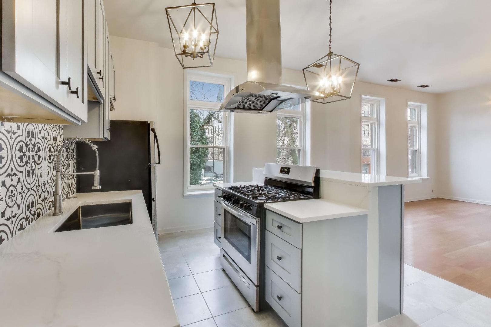 600 North May Street, Unit 2R Chicago, IL 60642 - Photo 4 of 19