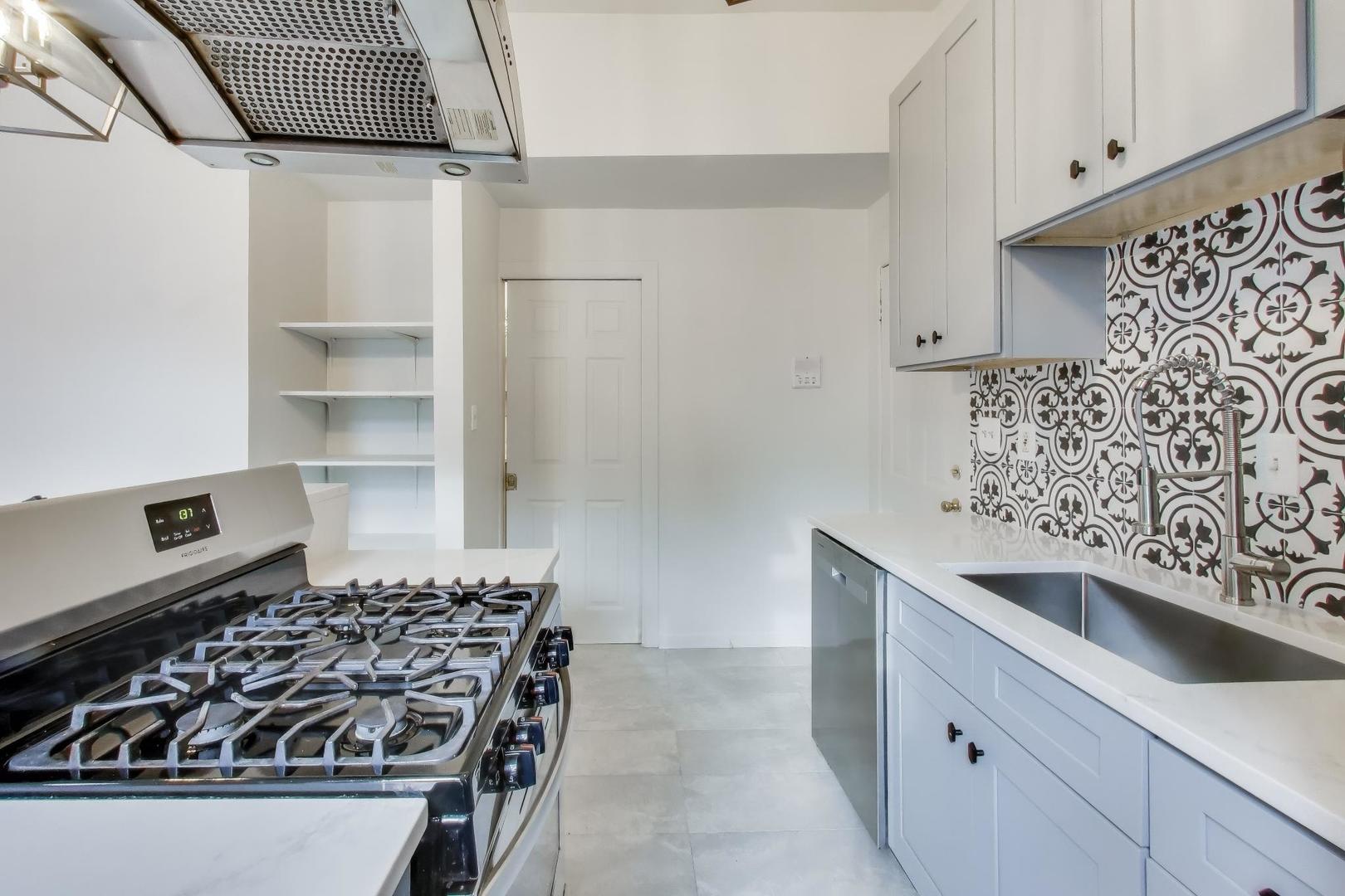 600 North May Street, Unit 2R Chicago, IL 60642 - Photo 5 of 19