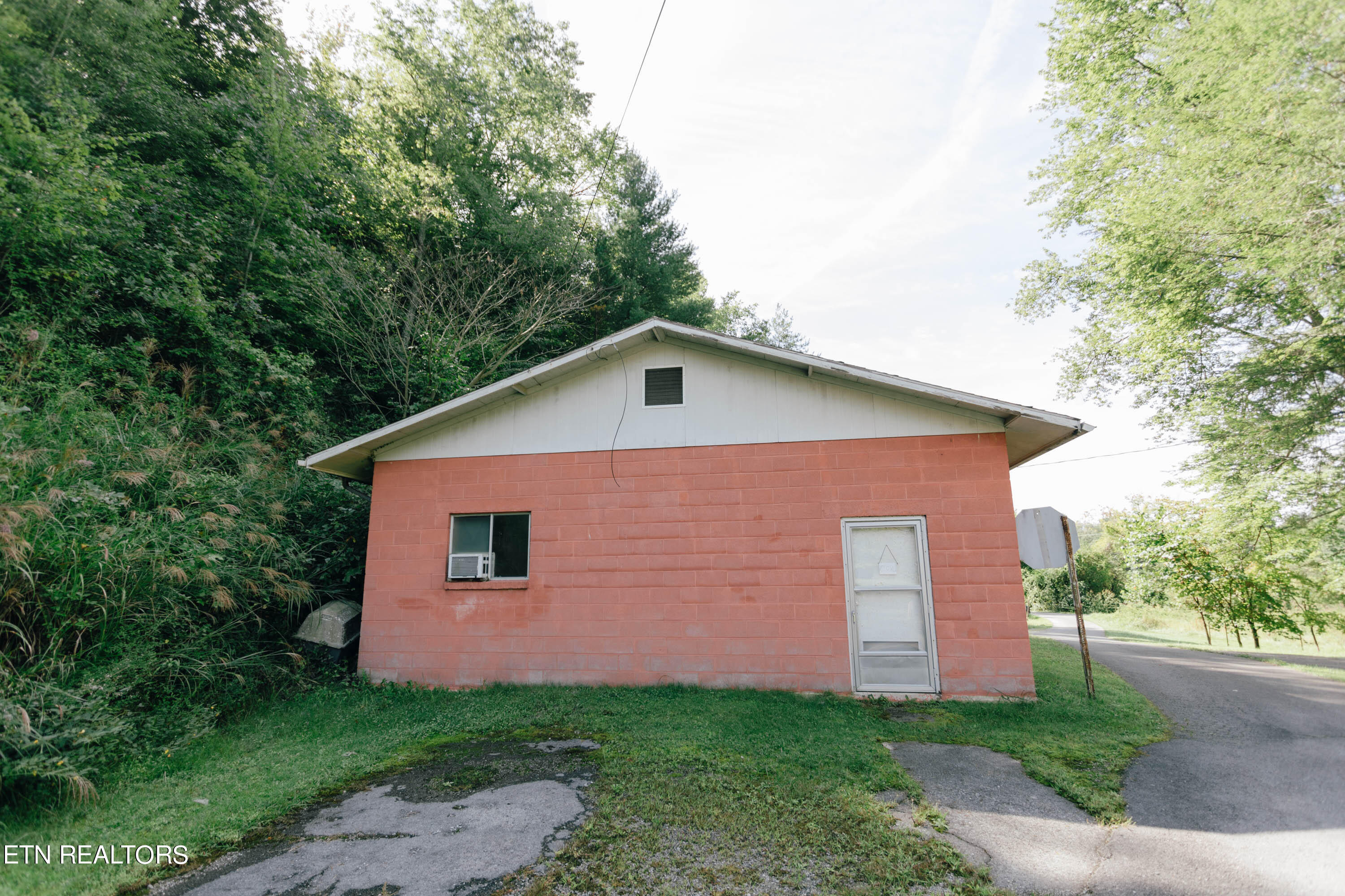 72 Everett Money Road Middlesboro, KY 40965 - Photo 41 of 43 5R9A8495