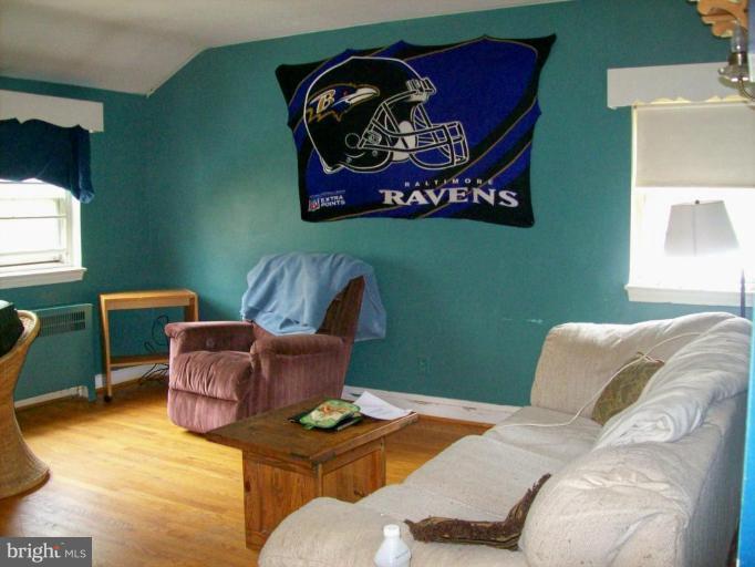 269 Ridge Avenue Towson, MD 21286 - Photo 4 of 9 2nd Floor Apt Living Room