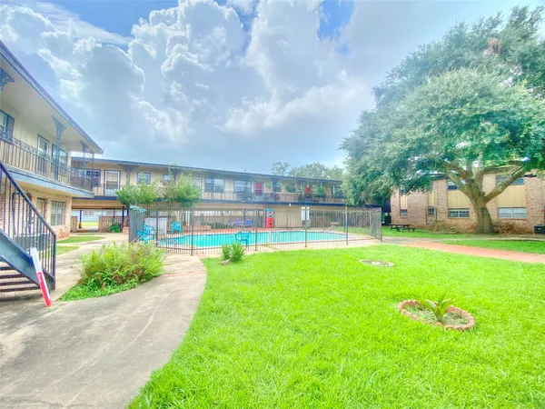$750 | 2400 5th Street, Unit 8, Bay City, TX 77414