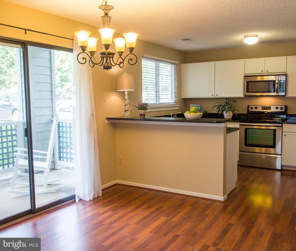 11708 Summerchase Circle, Unit 1708A Reston, VA 20194 - Photo 4 of 27 Kitchen