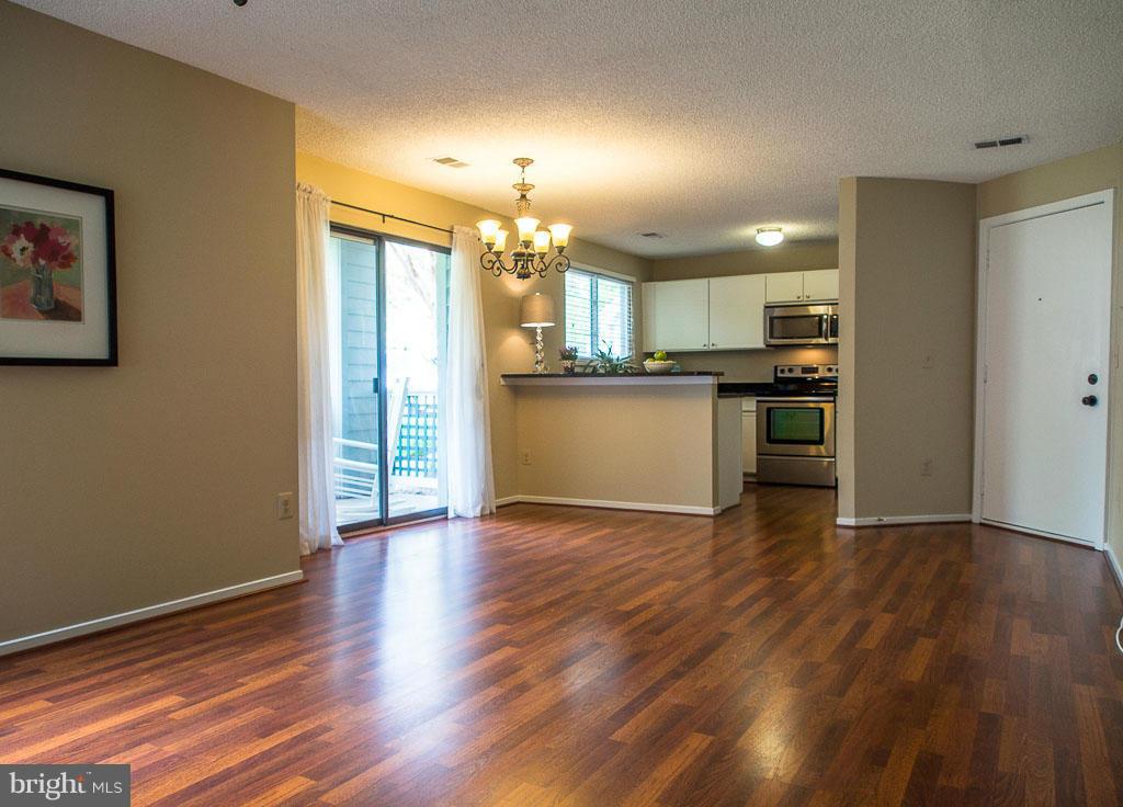11708 Summerchase Circle, Unit 1708A Reston, VA 20194 - Photo 7 of 27 Living Room
