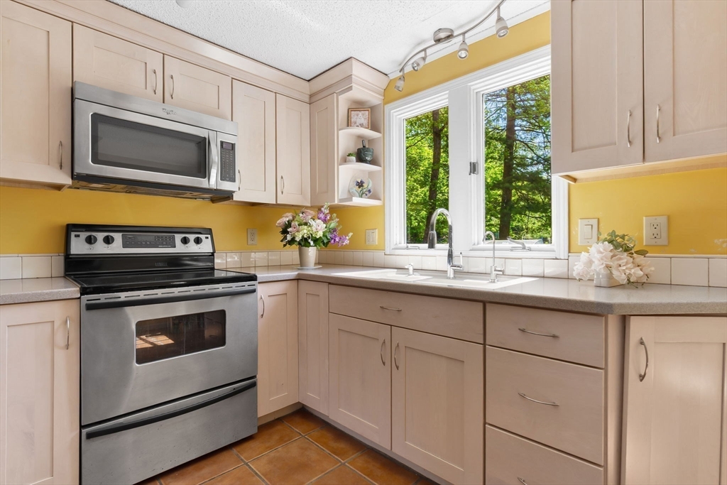 12 Wildwood Road Danvers, MA 01923 - Photo 11 of 35