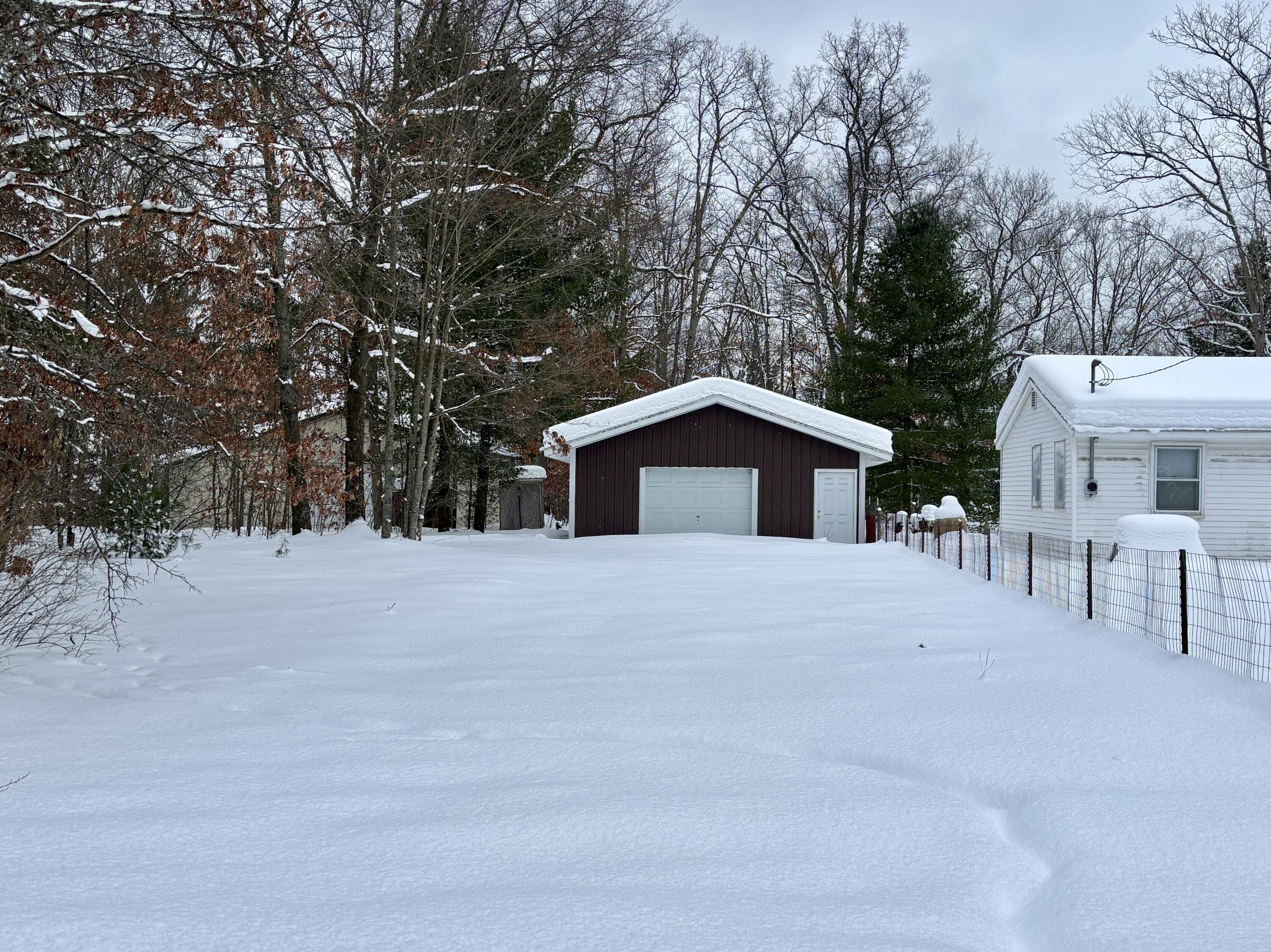 17461 Spring Street Wellston, MI 49689 - Photo 1 of 9 IMG_9406