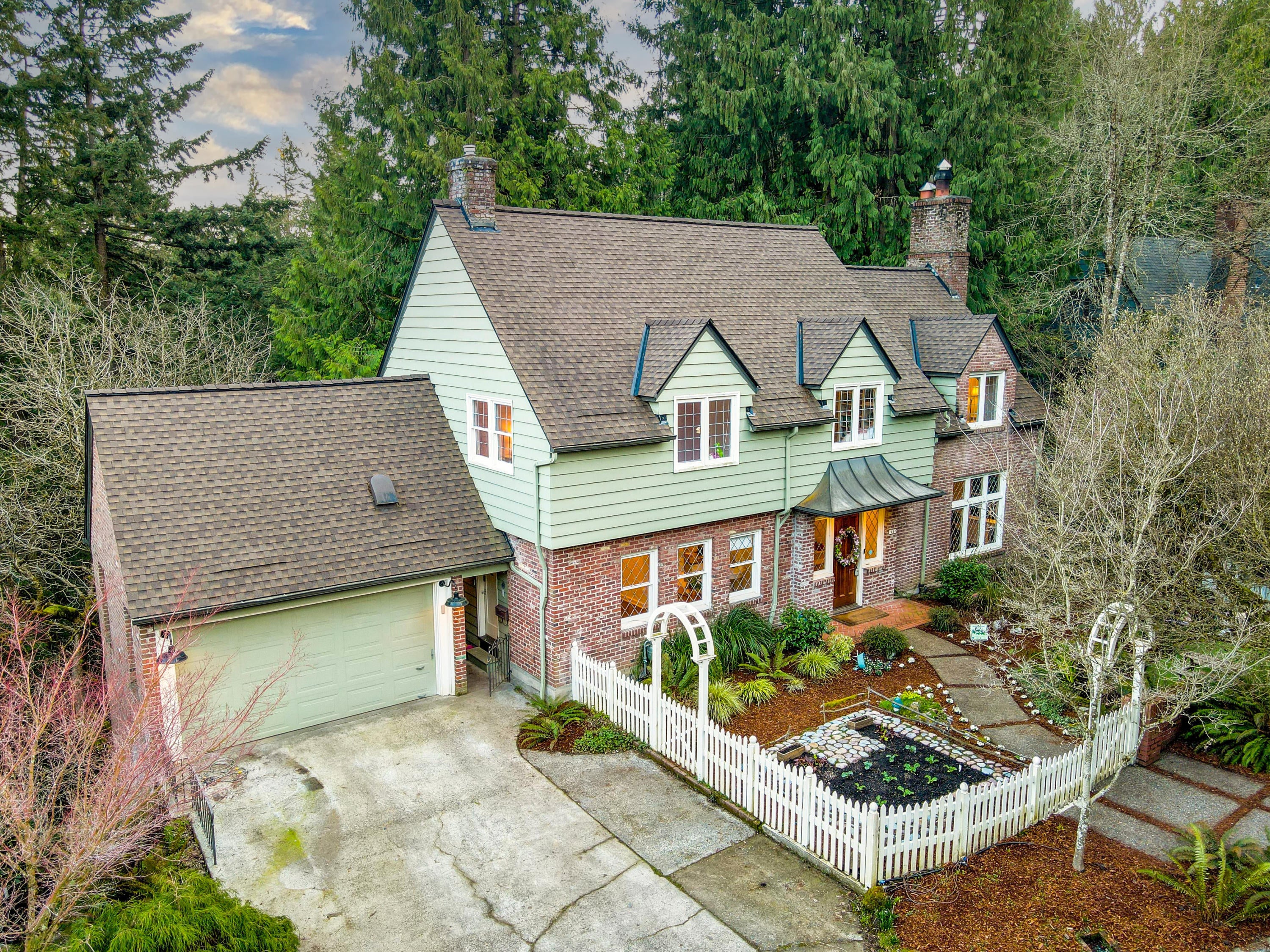 1880 Southwest Edgewood Road Portland, OR 97201 - Photo 1 of 31 01 - NEW