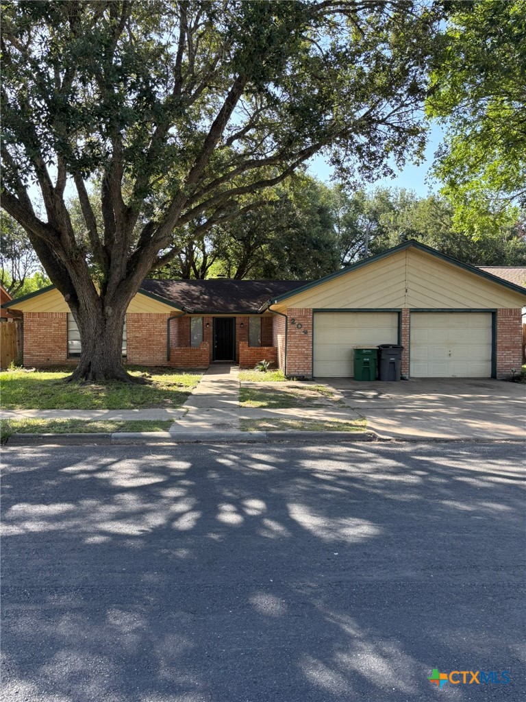 204 Ruidoso Drive Victoria, TX 77904 - Photo 1 of 17