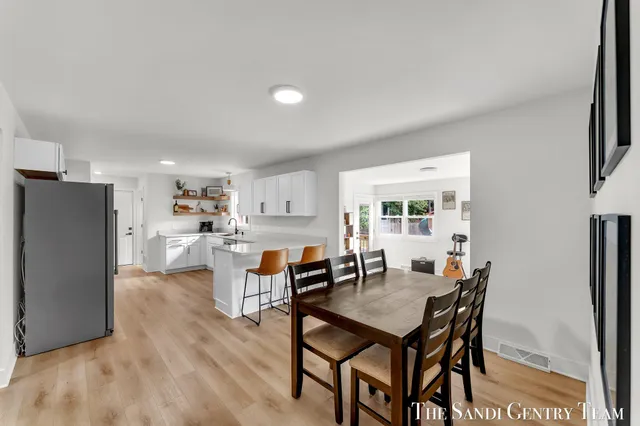 $422,900 | 904 East Savidge Street, Spring Lake, MI 49456