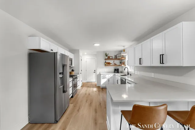 $422,900 | 904 East Savidge Street, Spring Lake, MI 49456