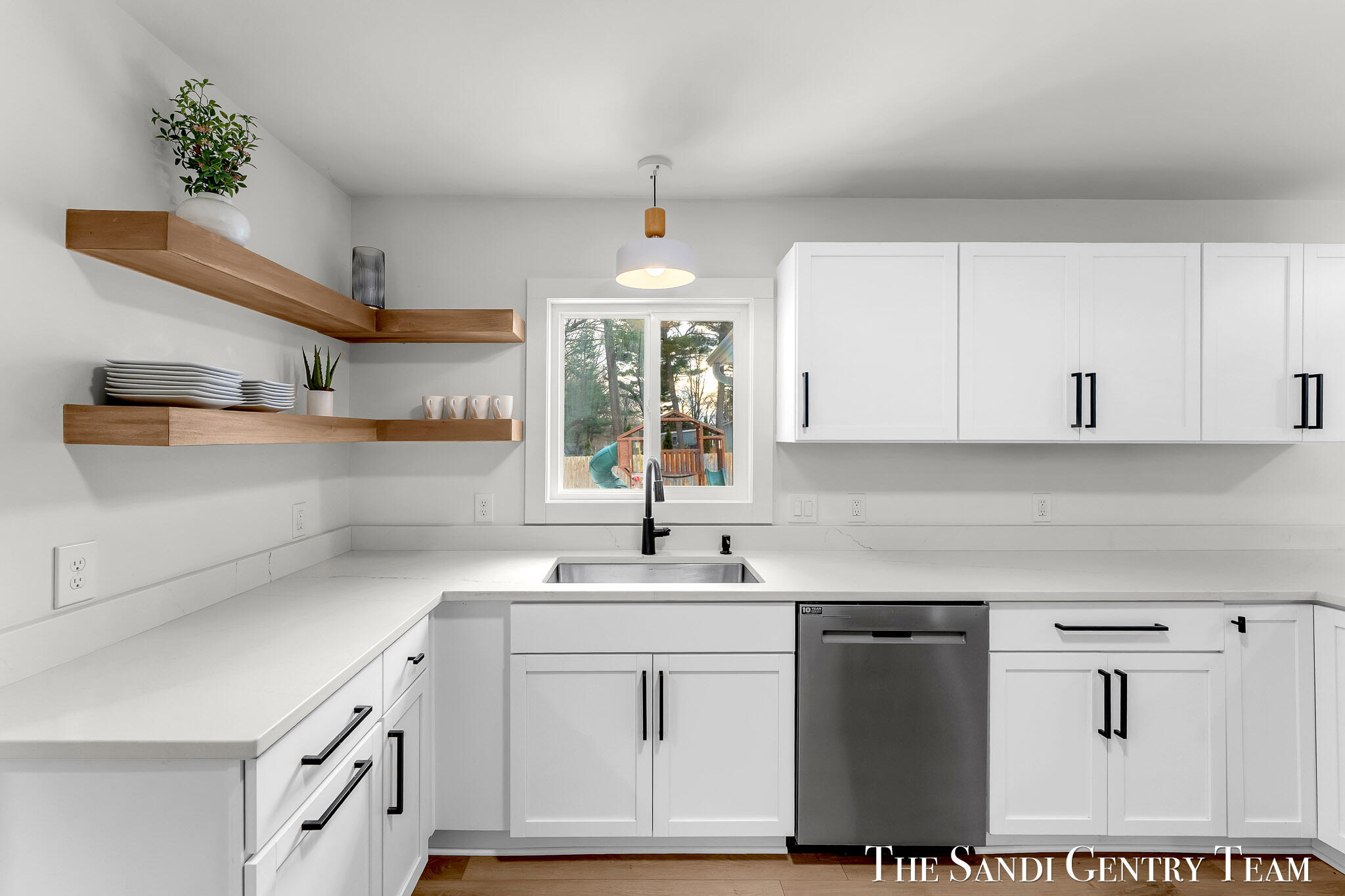 904 East Savidge Street Spring Lake, MI 49456 - Photo 15 of 52 11-AIV00126