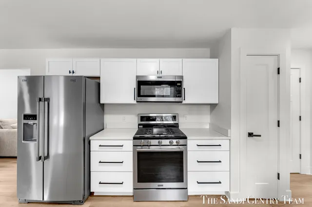 $422,900 | 904 East Savidge Street, Spring Lake, MI 49456