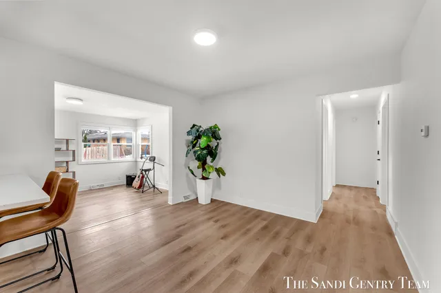 $422,900 | 904 East Savidge Street, Spring Lake, MI 49456