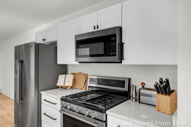 $422,900 | 904 East Savidge Street, Spring Lake, MI 49456