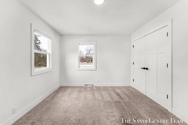 $422,900 | 904 East Savidge Street, Spring Lake, MI 49456