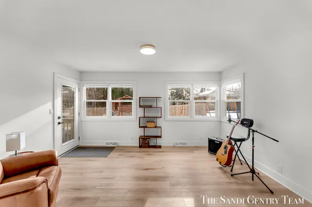 $422,900 | 904 East Savidge Street, Spring Lake, MI 49456